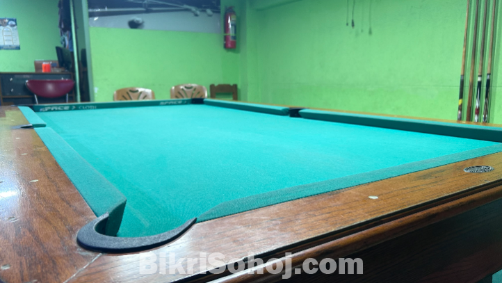 8 ball billayrd table