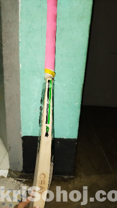 Cricket bat