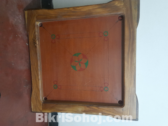 Carrom board