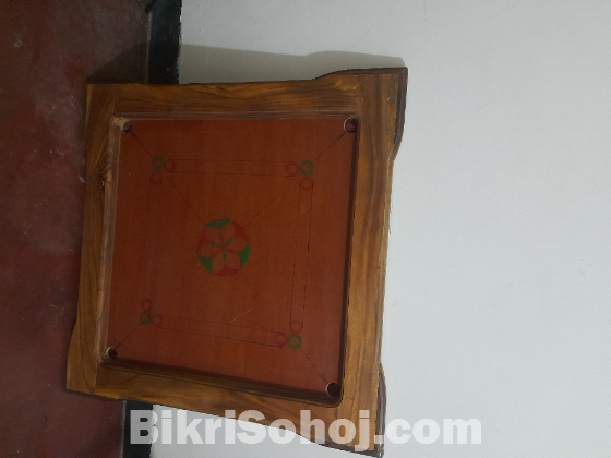 Carrom board