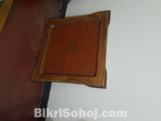 Carrom board