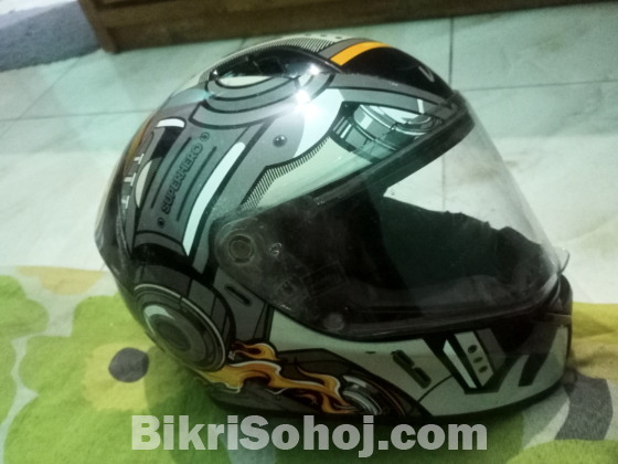 একটি হেলমেট বিক্রির জন্য