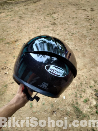 Studs helmet