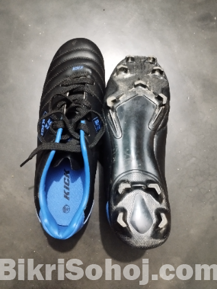 Football boot (ফুটবল বুট)