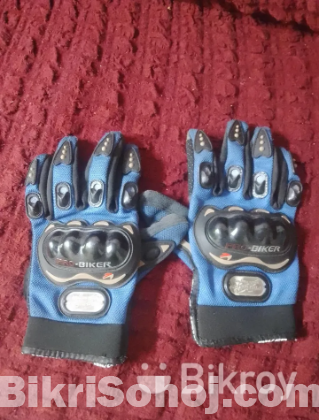 Bike riding gloves