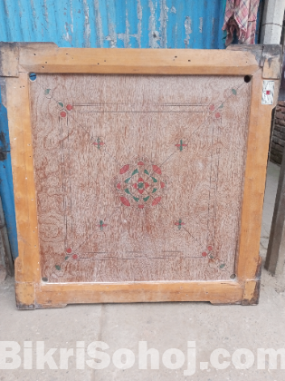 Carrom board