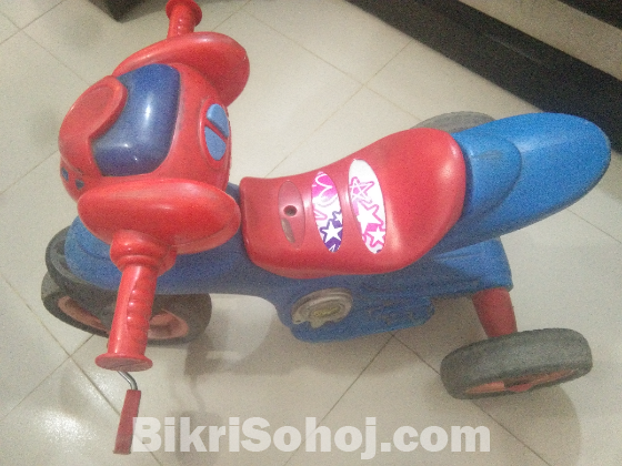 একটি বেবি সাইকেল বিক্রি হবে।