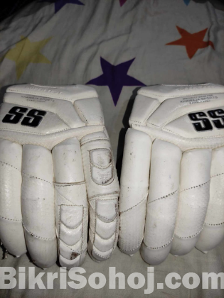 Cricket gloves