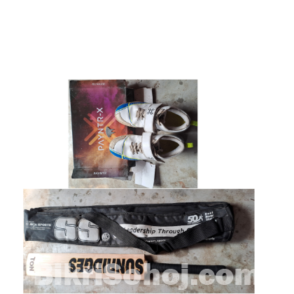 Cricket bat and shous