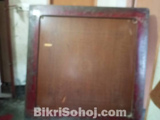 Carrom board