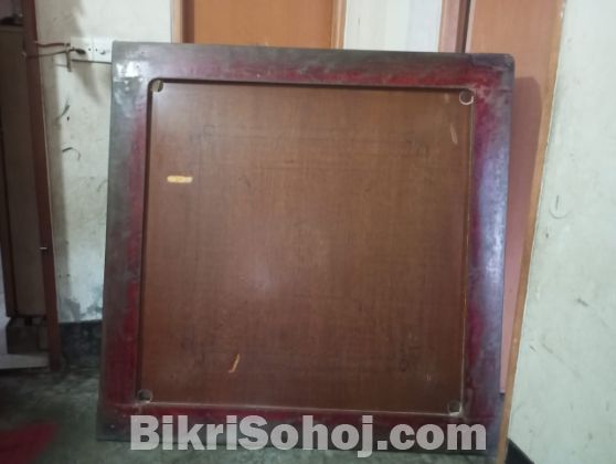 Carrom board