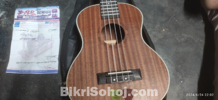 Yamaha ukulele 26 inc