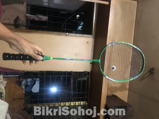 Golden wing racket