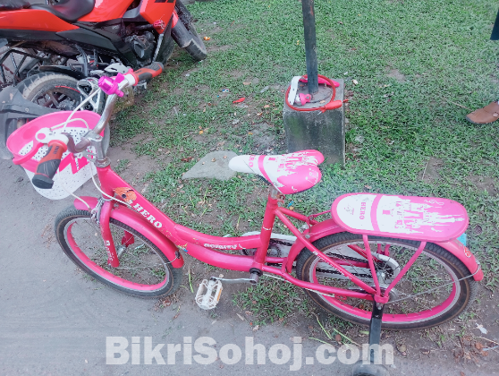 মেয়ে বাচ্চার বাইসাইকেল