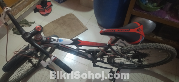 একটি পুরনো সাইকেল বিক্রি করা হবে।