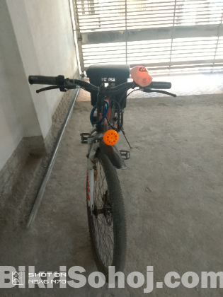 ইলেক্ট্রিক ব্যাটারি চালিত সাইকেলে বিক্রি হবে