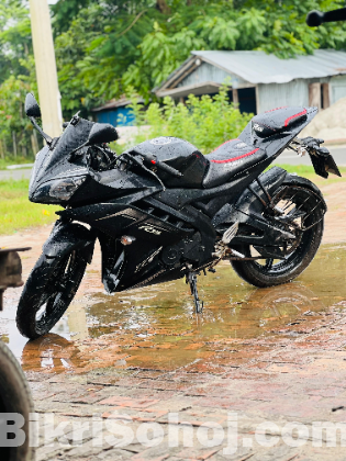 yamaha R15 v2