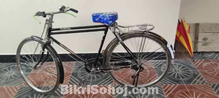 একটি হিরো জেট গোল্ড অরজিনাল ইন্ডিয়ান সাইকেল বিক্রি হবে