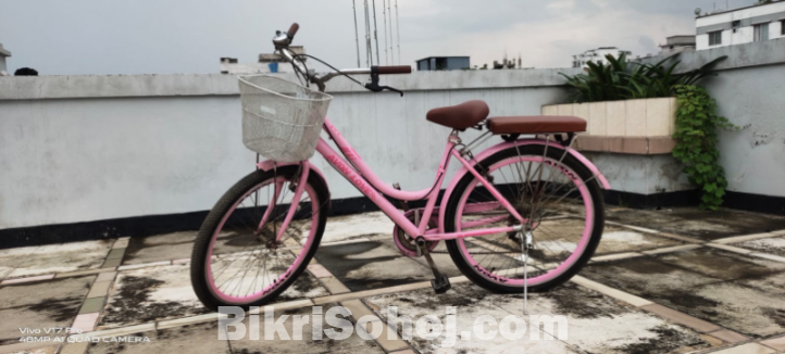 Ladies Bicycle: 26” Avon Love with Gears