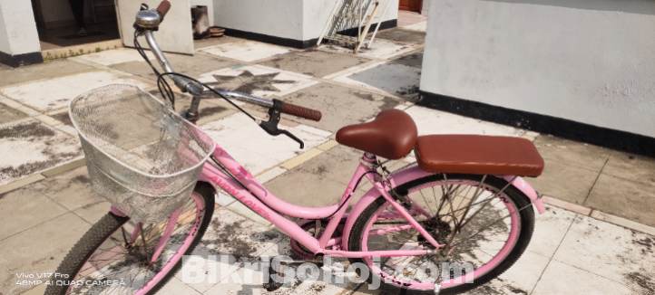 Ladies Bicycle: 26” Avon Love with Gears