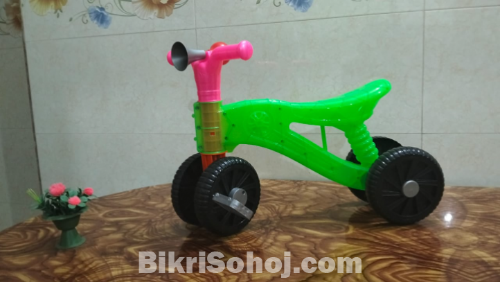 পেডেল সহ বেবি সাইকেল