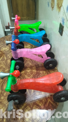 পেডেল সহ বেবি সাইকেল