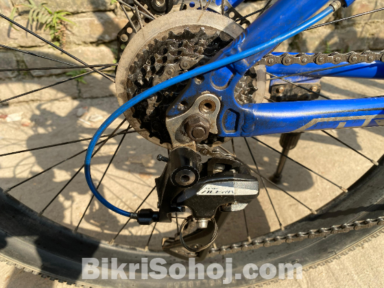 Core Nio 300 – Special Blue Edition