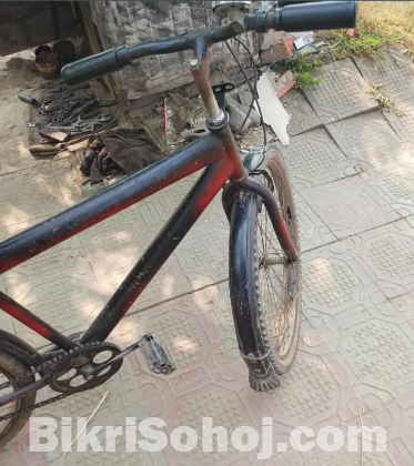 কালো কালার বাইসাইকেল