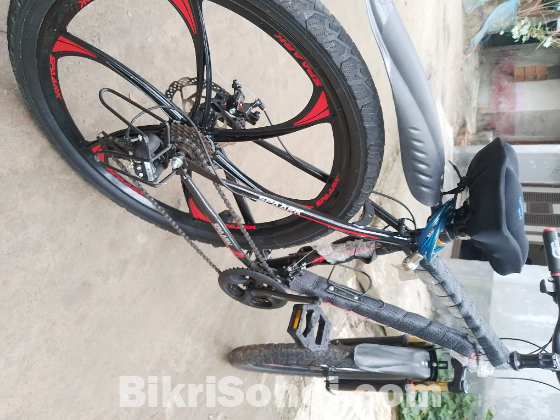 প্রায় নতুন সাইকেলটি বিক্রি হবে