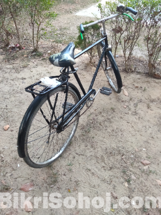 একটি সাইকেল বিক্রি করা হবে