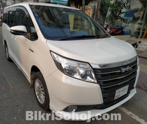 TOYOTA NOAH X SMART HYBRID PEARL 2014 REG 2019