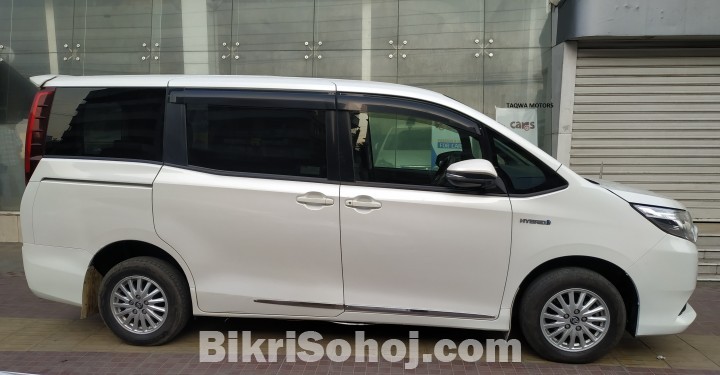 TOYOTA NOAH X SMART HYBRID PEARL 2014 REG 2019