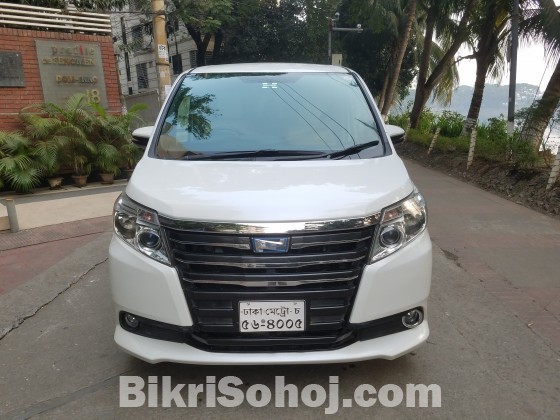 TOYOTA NOAH Hybrid, Model- 2014