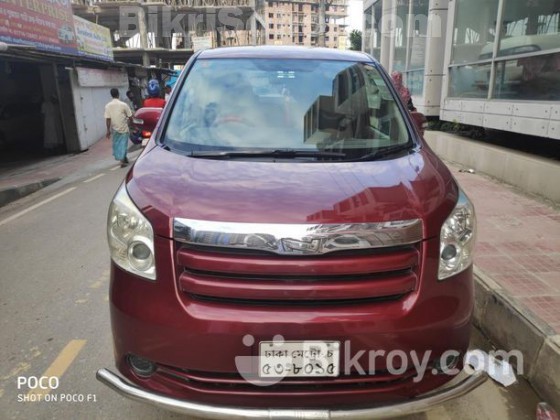 Toyota Noah G 2010