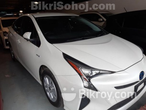 Toyota Prius S 2015