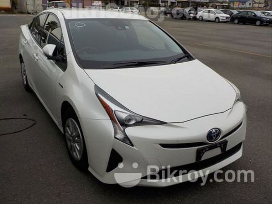 Toyota Prius S New Shape Hybrid 2015