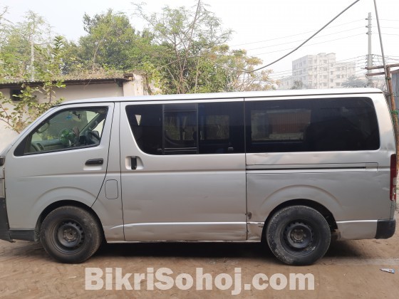 Hiace Microbus