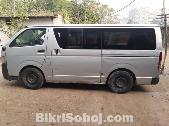 Hiace Microbus