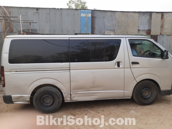 Hiace Microbus