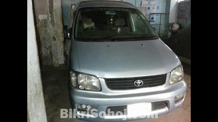 Toyota Noah (Super Extra Limo) 2000.