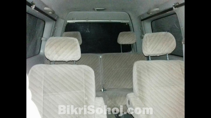 Toyota Noah (Super Extra Limo) 2000.