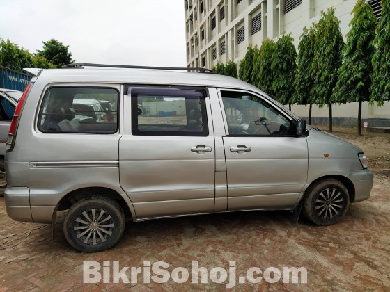 Toyota Noah KR42