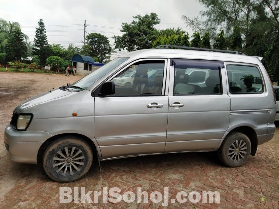 Toyota Noah KR42