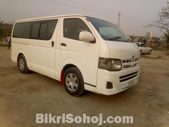 TOYATA HIACE GL