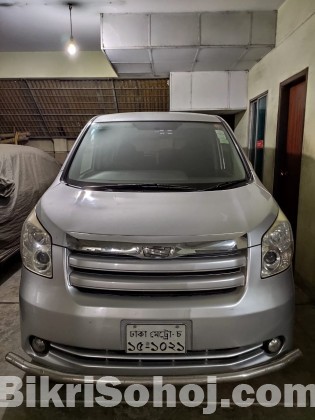 Toyota Noah 2007