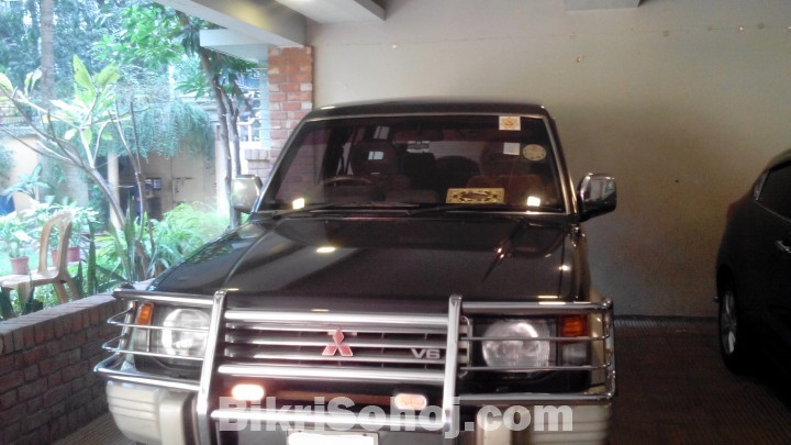 MITSUBISHI PAJERO V-6