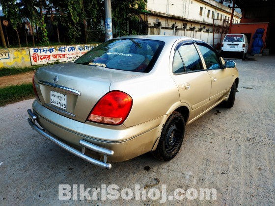 Nissan Sunny 2006 Golden color