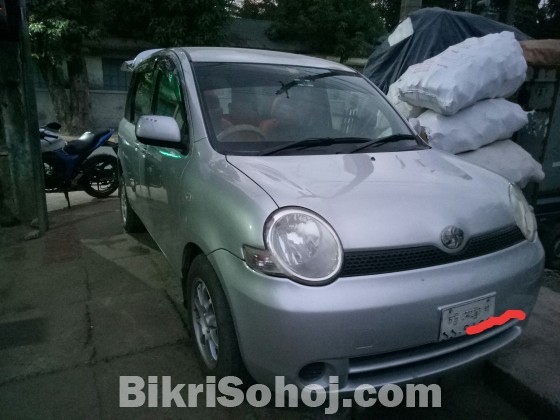 Toyota Sienta 2003. Reg 2007