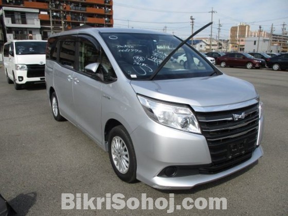 TOYOTA NOAH X SMART HYBRID SILVER 2014