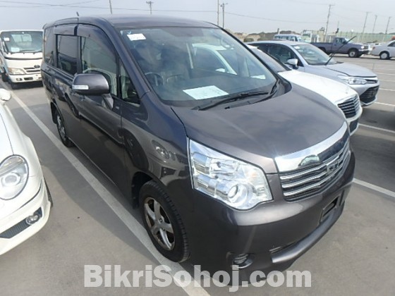 TOYOTA NOAH X GREY 2013